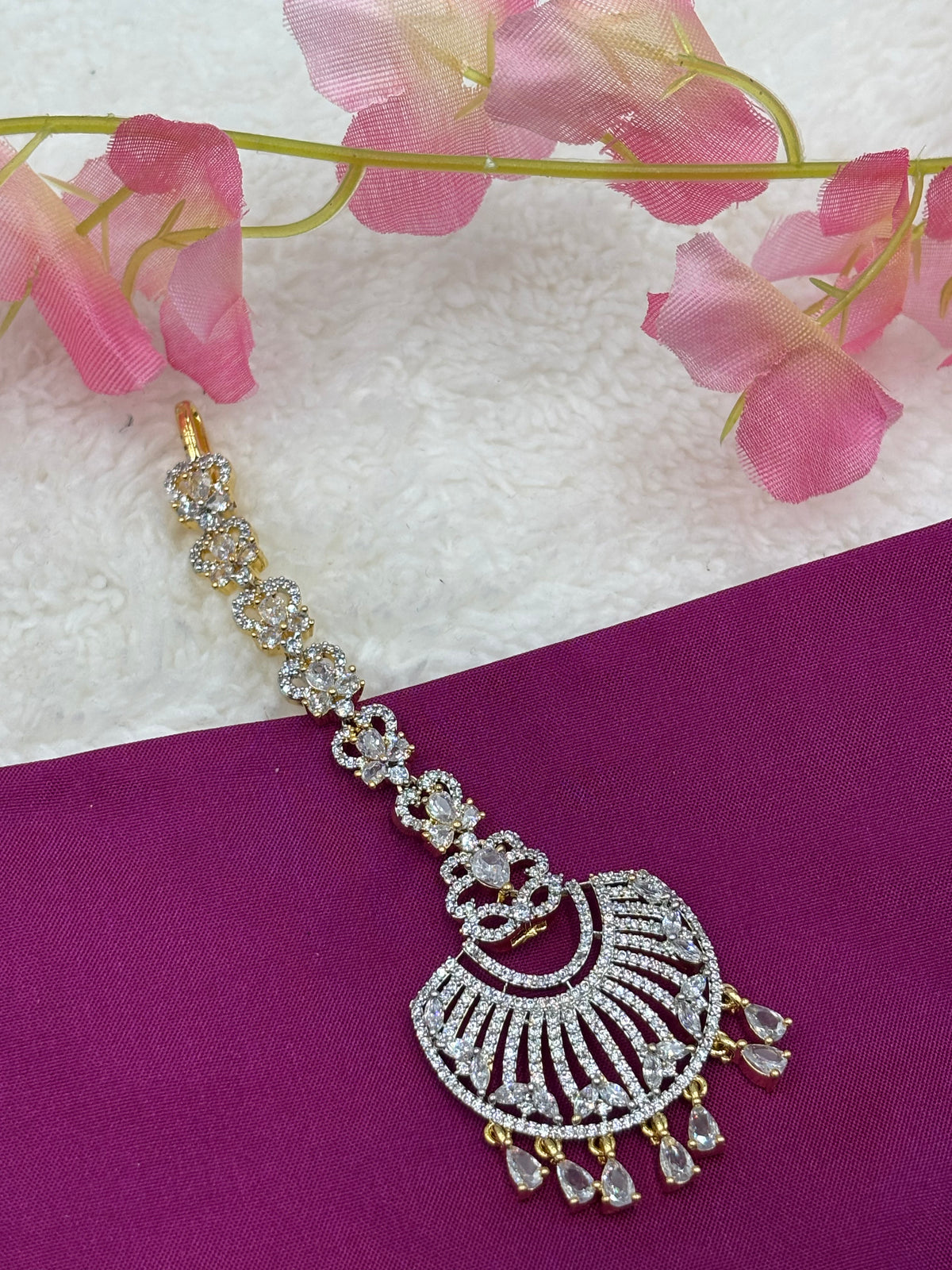 Premium AD Stone Tikka – Gold Finish & White Detailing