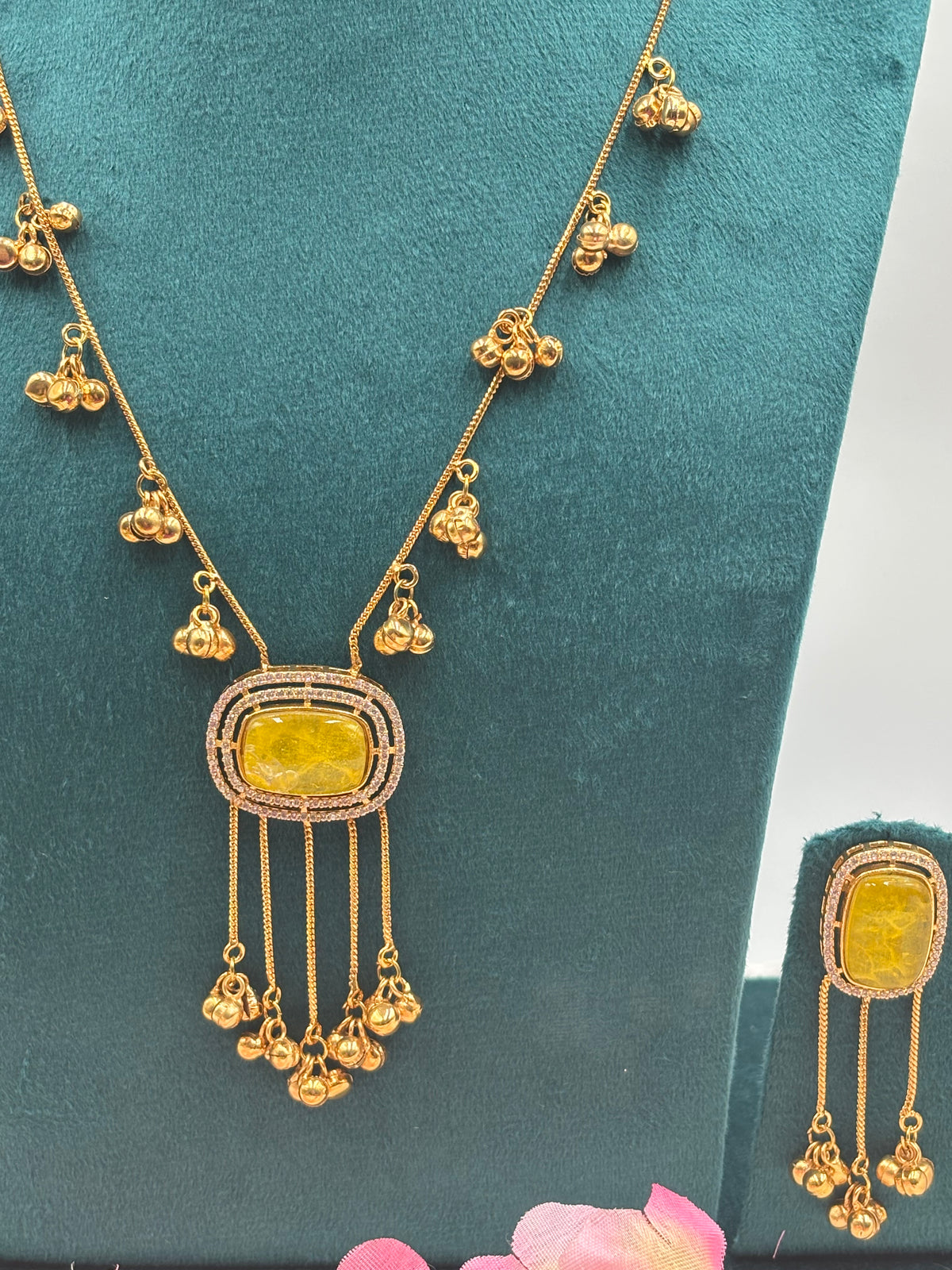 Statement Kashmiri Haram Set with Yellow Stone, Pearl‑Edged Kundan Border & Earrings
