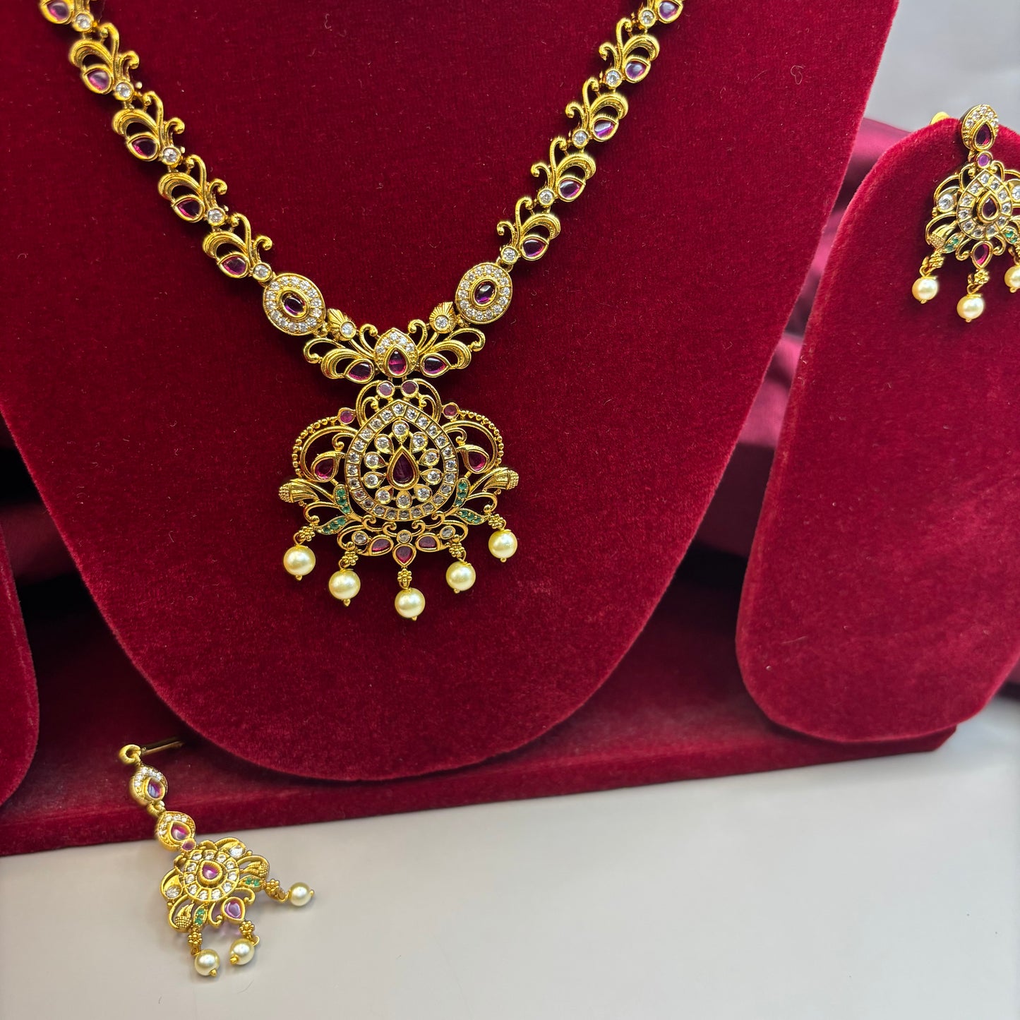 Heritage Glow – Kemp Stone Semi-Bridal Set with Earrings & Maang Tikka