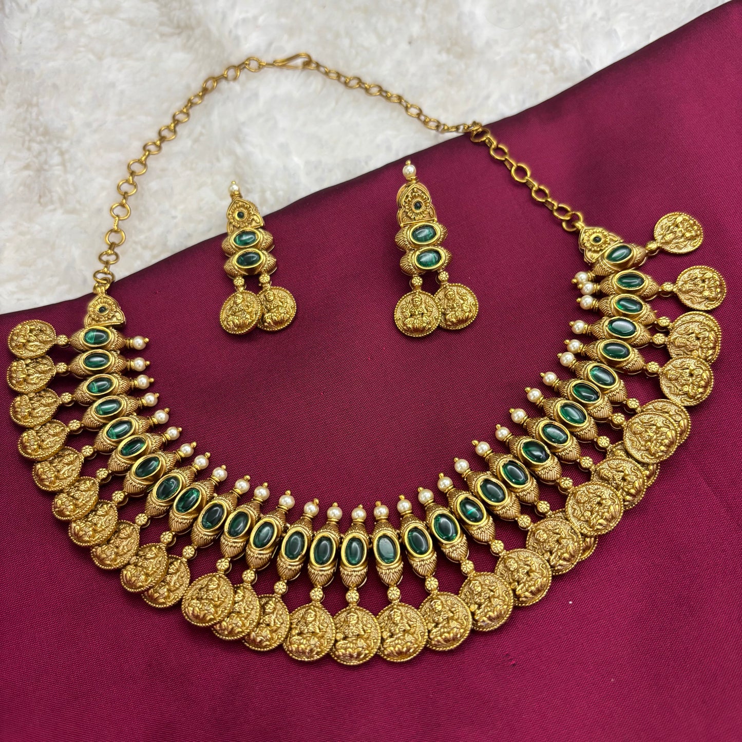 Verdant Radiance – Green Kemp Stone Necklace Set in Antique Finish