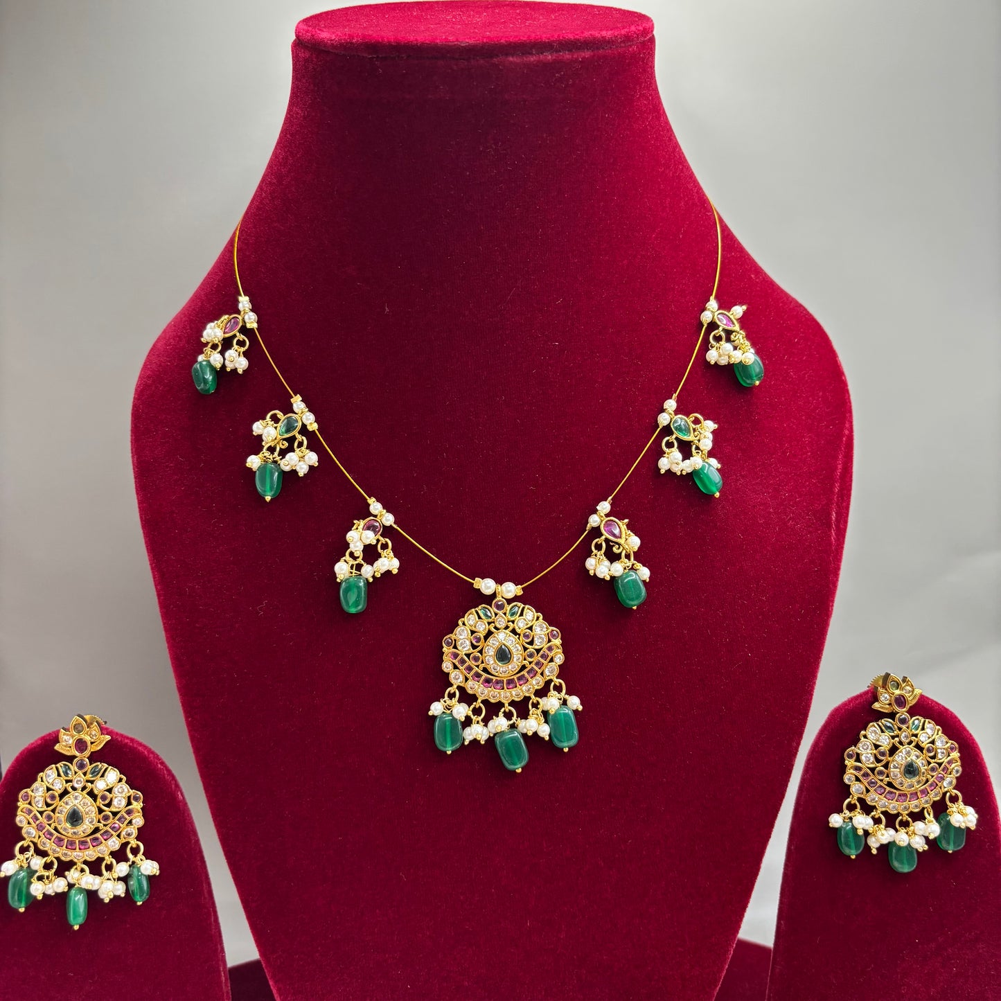 Floating Grace – Invisible Necklace Set with Green Motifs & Kemp Stones