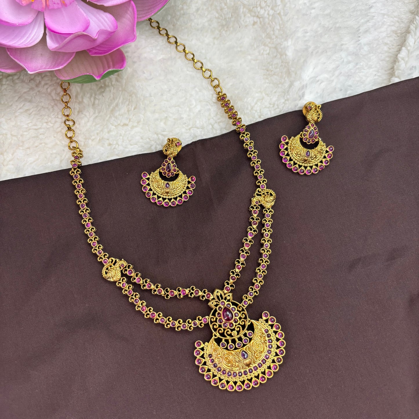 Matte Gold Finish Necklace Set with Elegant Pink Stones – Traditional South Indian Design