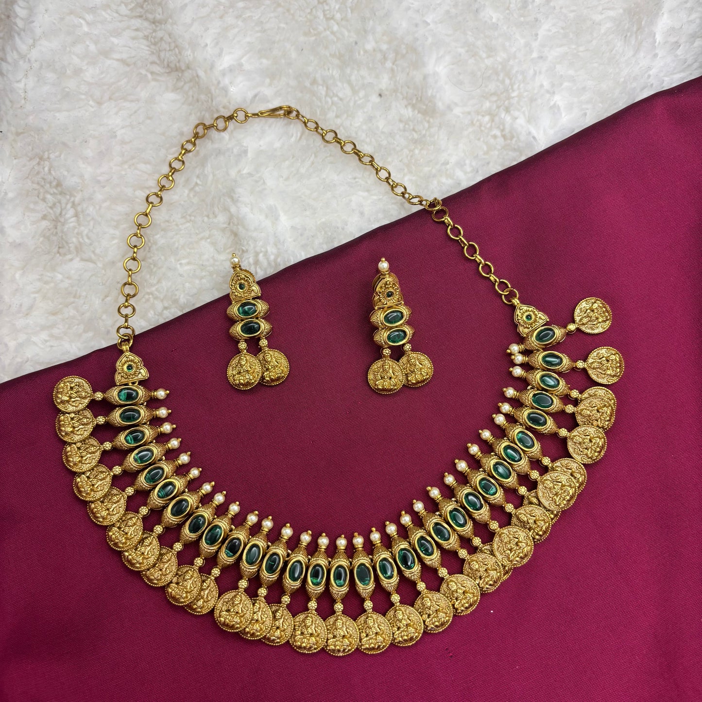 Verdant Radiance – Green Kemp Stone Necklace Set in Antique Finish