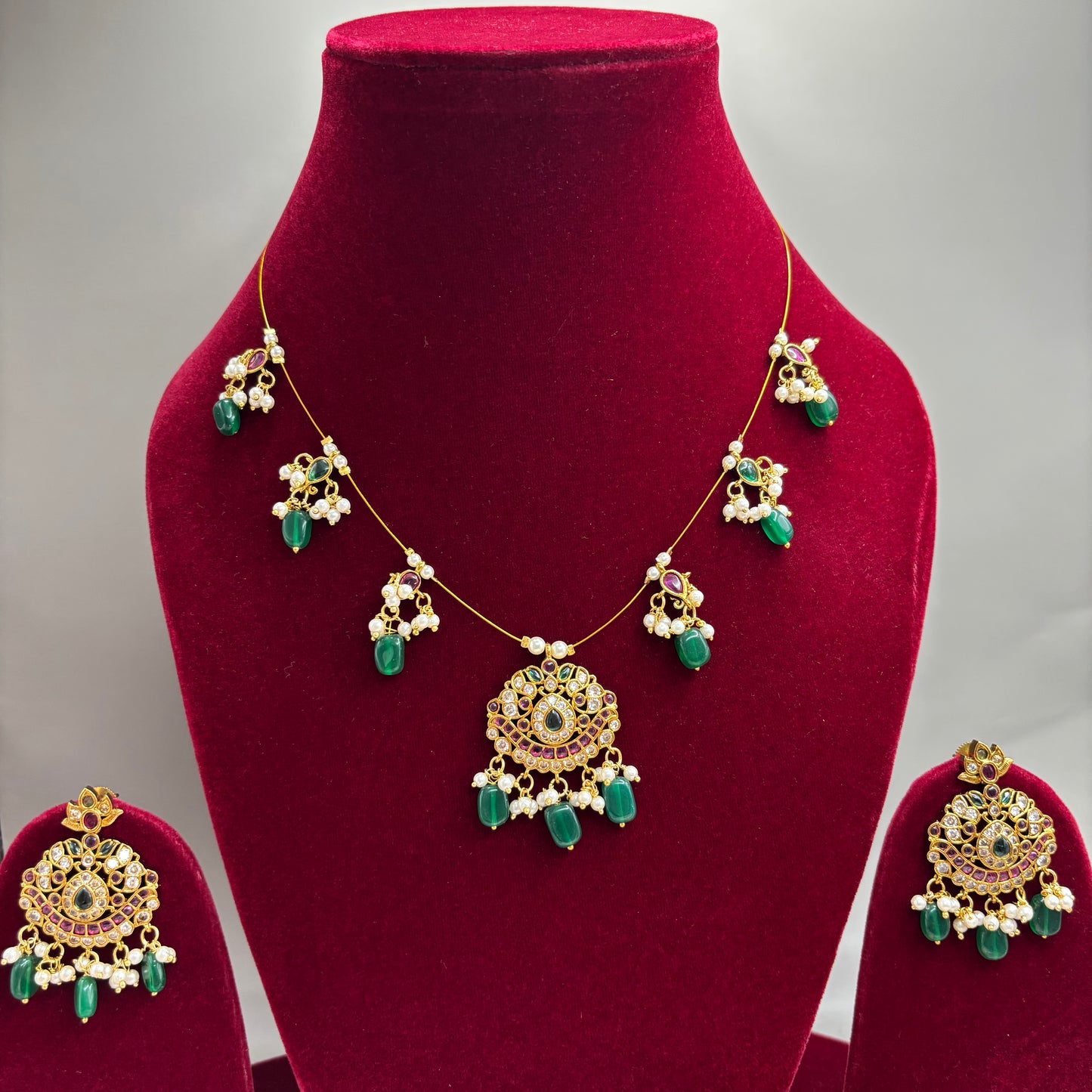 Floating Grace – Invisible Necklace Set with Green Motifs & Kemp Stones