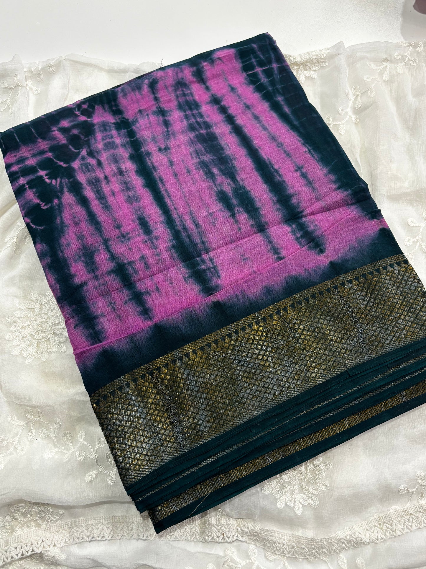 Elegant Soft Lavender Purple Saree with Deep Forest Green Contrast and Tie‑Dye Pattern