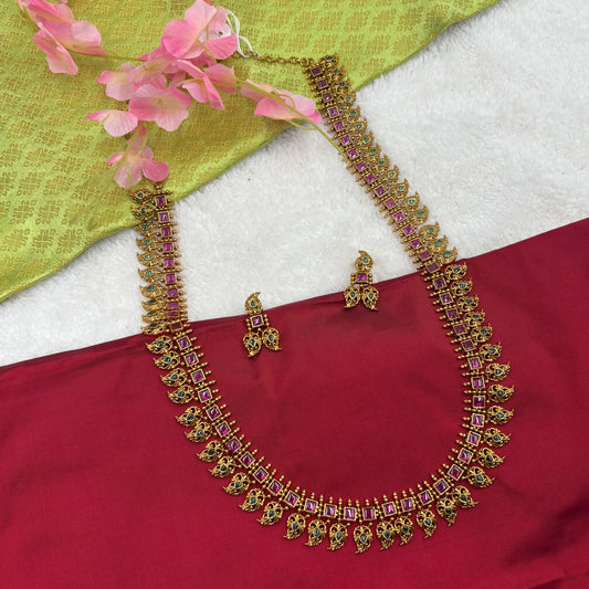 Elegant Leaf‑Pattern Kemp Stone Long Haram - Pink & Green Stones for Festive Occasions