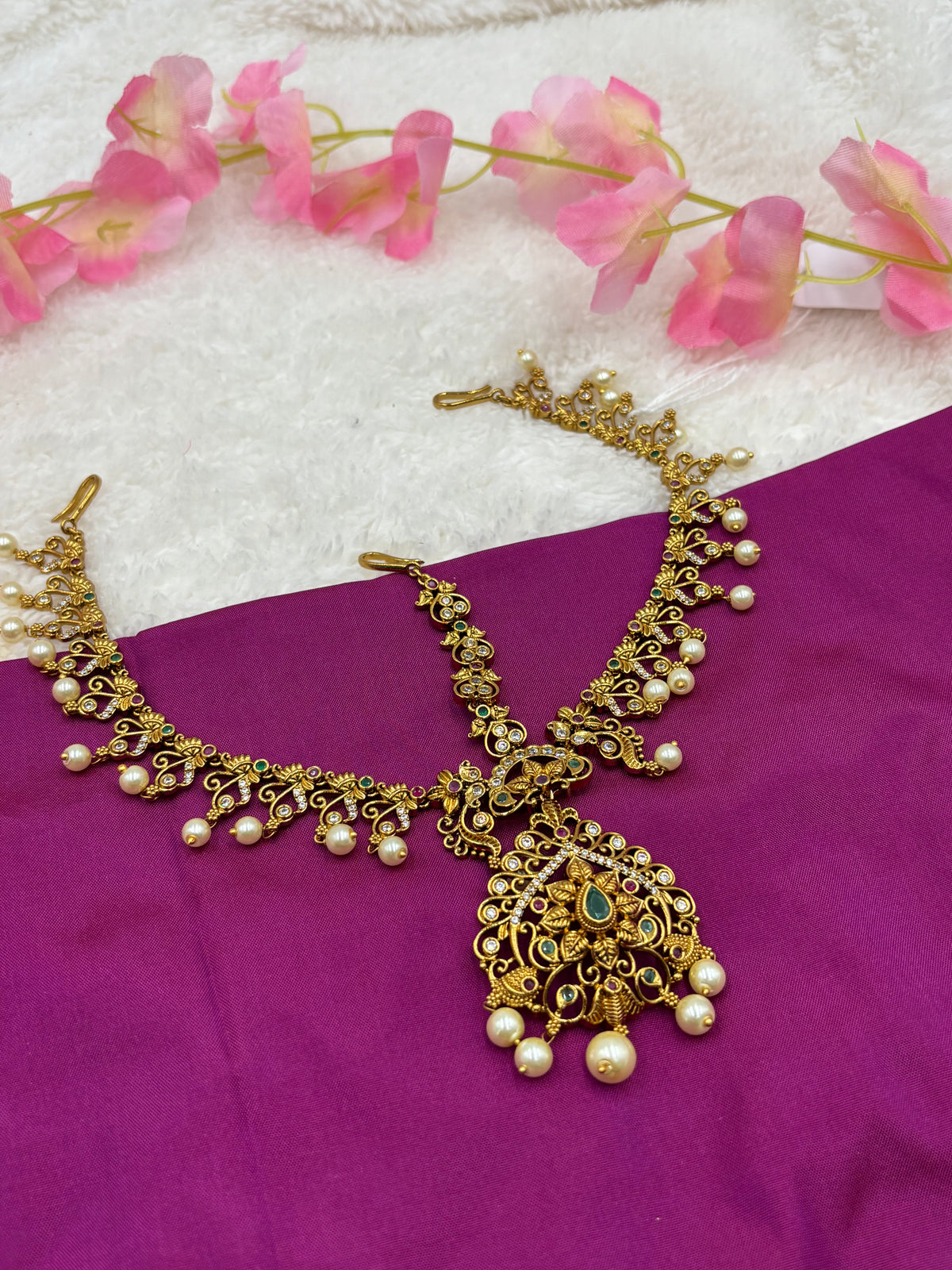 Traditional 3‑Layer Tikka – Matte Gold Finish with Pearls