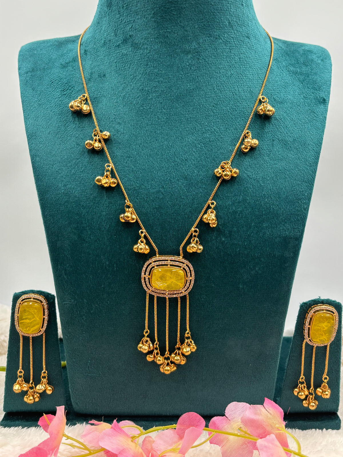 Statement Kashmiri Haram Set with Yellow Stone, Pearl‑Edged Kundan Border & Earrings