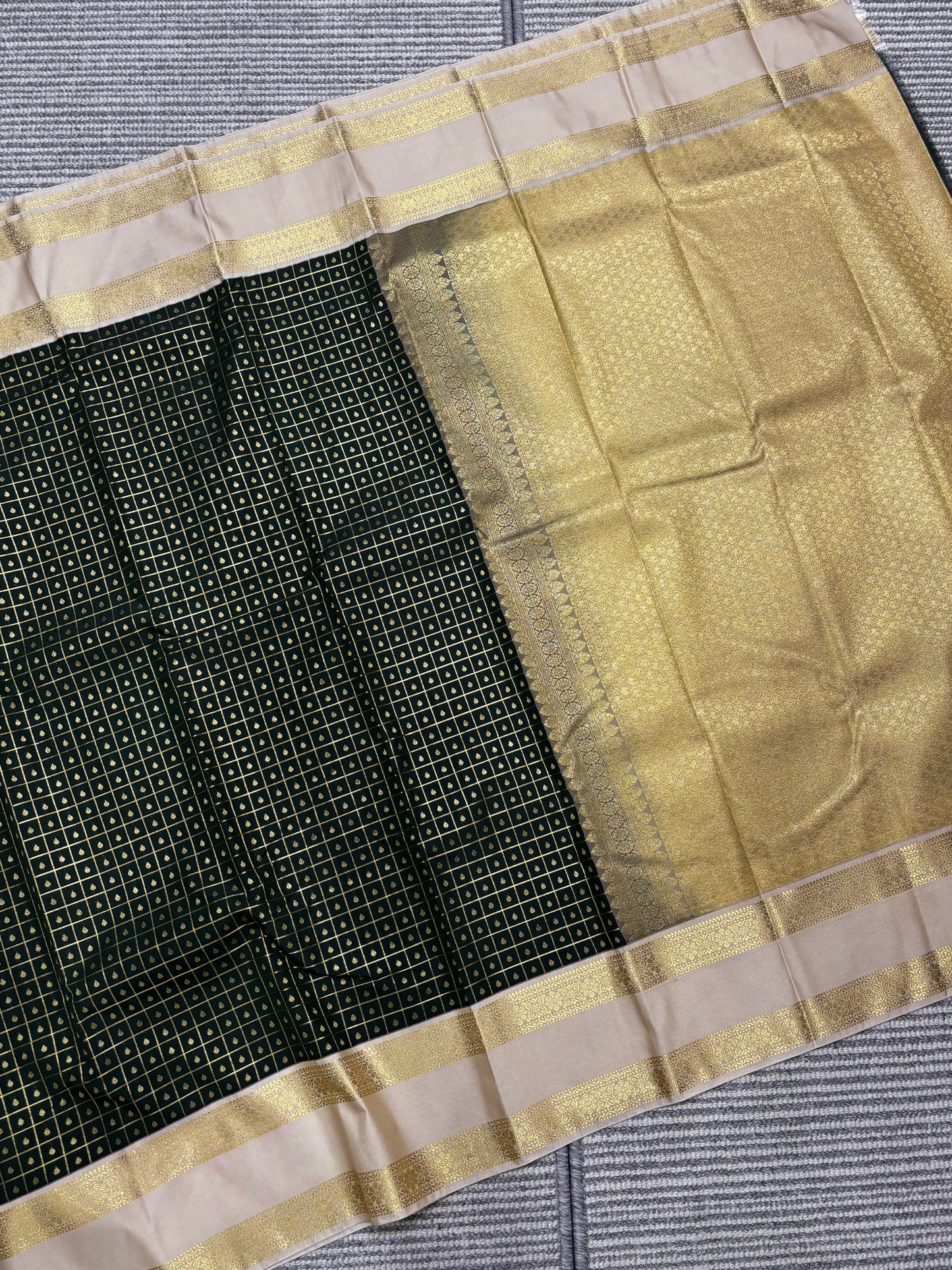 Elegant Semi Kanchipuram Saree – Bottle Green Body & Beige Gold Border