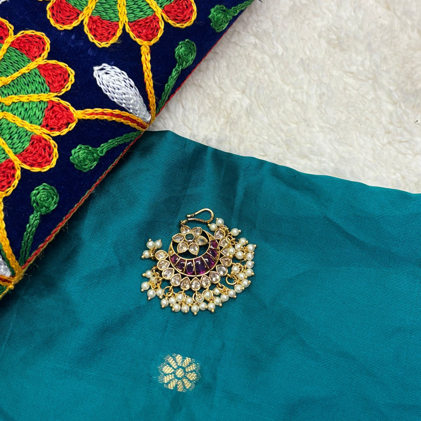 Chandbali Design Kemp Stone Tikka – Timeless Elegance