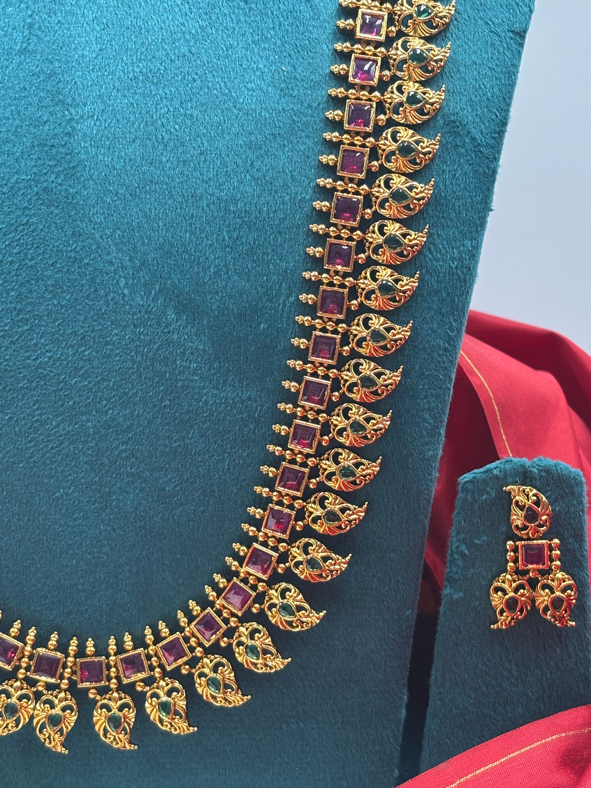 Elegant Leaf‑Pattern Kemp Stone Long Haram - Pink & Green Stones for Festive Occasions