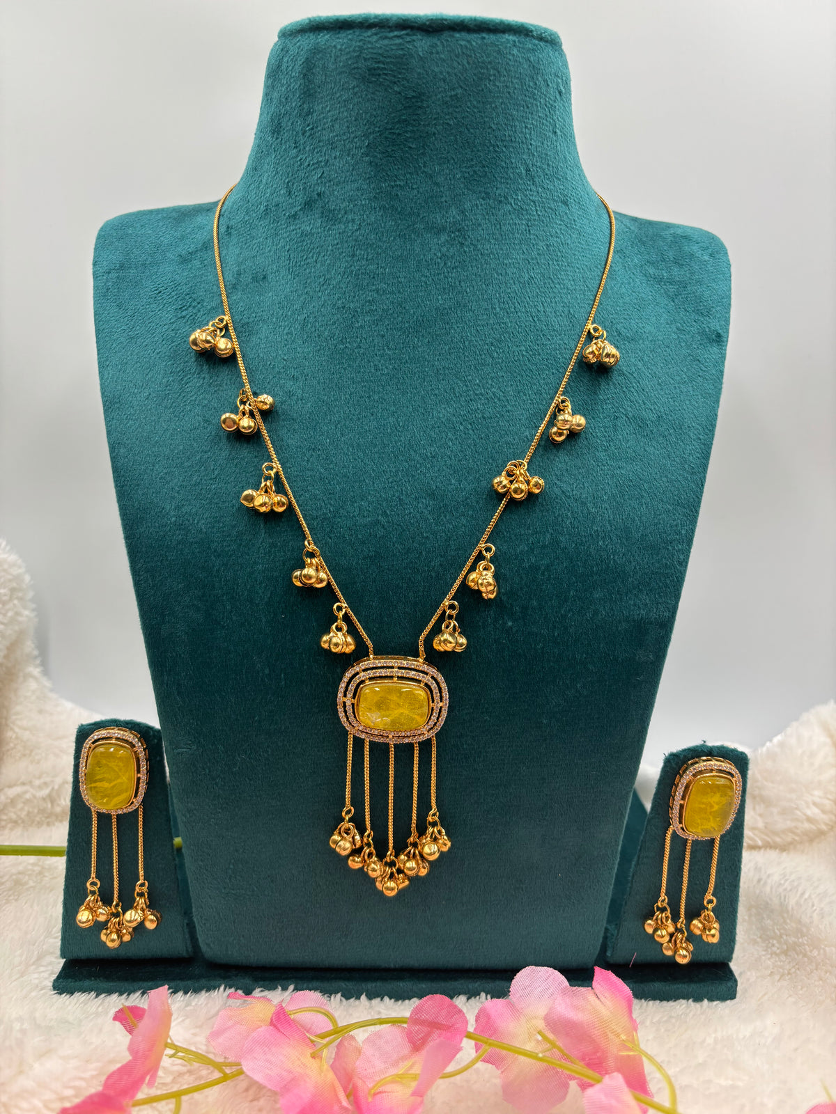 Statement Kashmiri Haram Set with Yellow Stone, Pearl‑Edged Kundan Border & Earrings