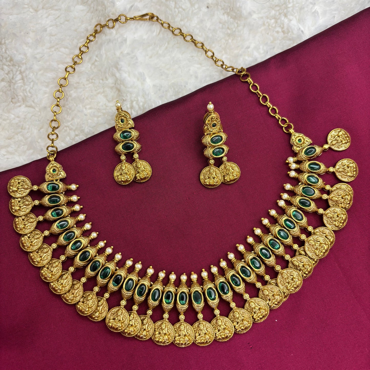 Verdant Radiance – Green Kemp Stone Necklace Set in Antique Finish