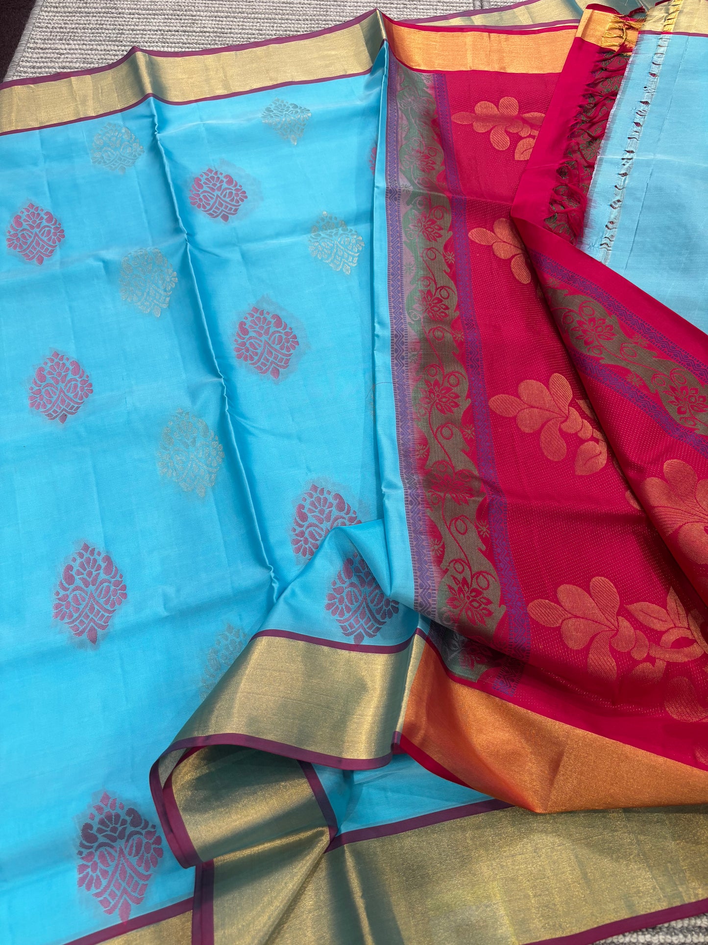 Traditional Pure Kanchipuram Silk Saree – Blue with Gold Weave and Pink Highlights