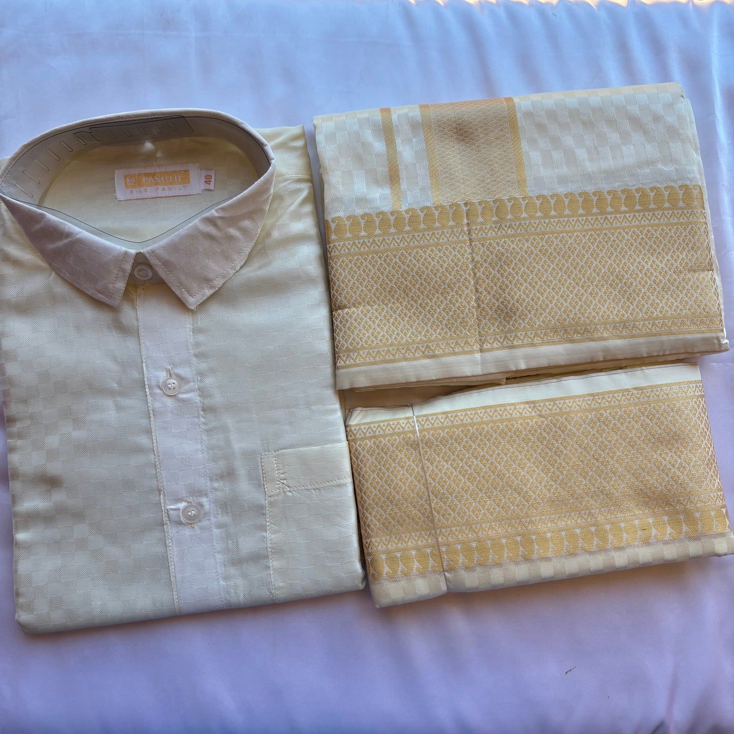 Premium Men’s Silk Veshti Set with Embossed Detailing & Grand Border