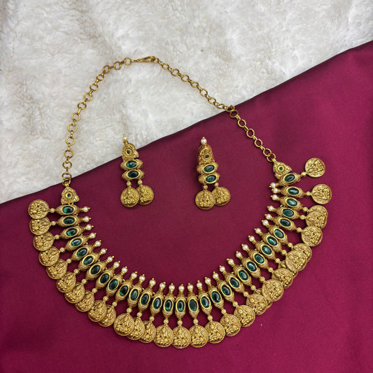 Verdant Radiance – Green Kemp Stone Necklace Set in Antique Finish