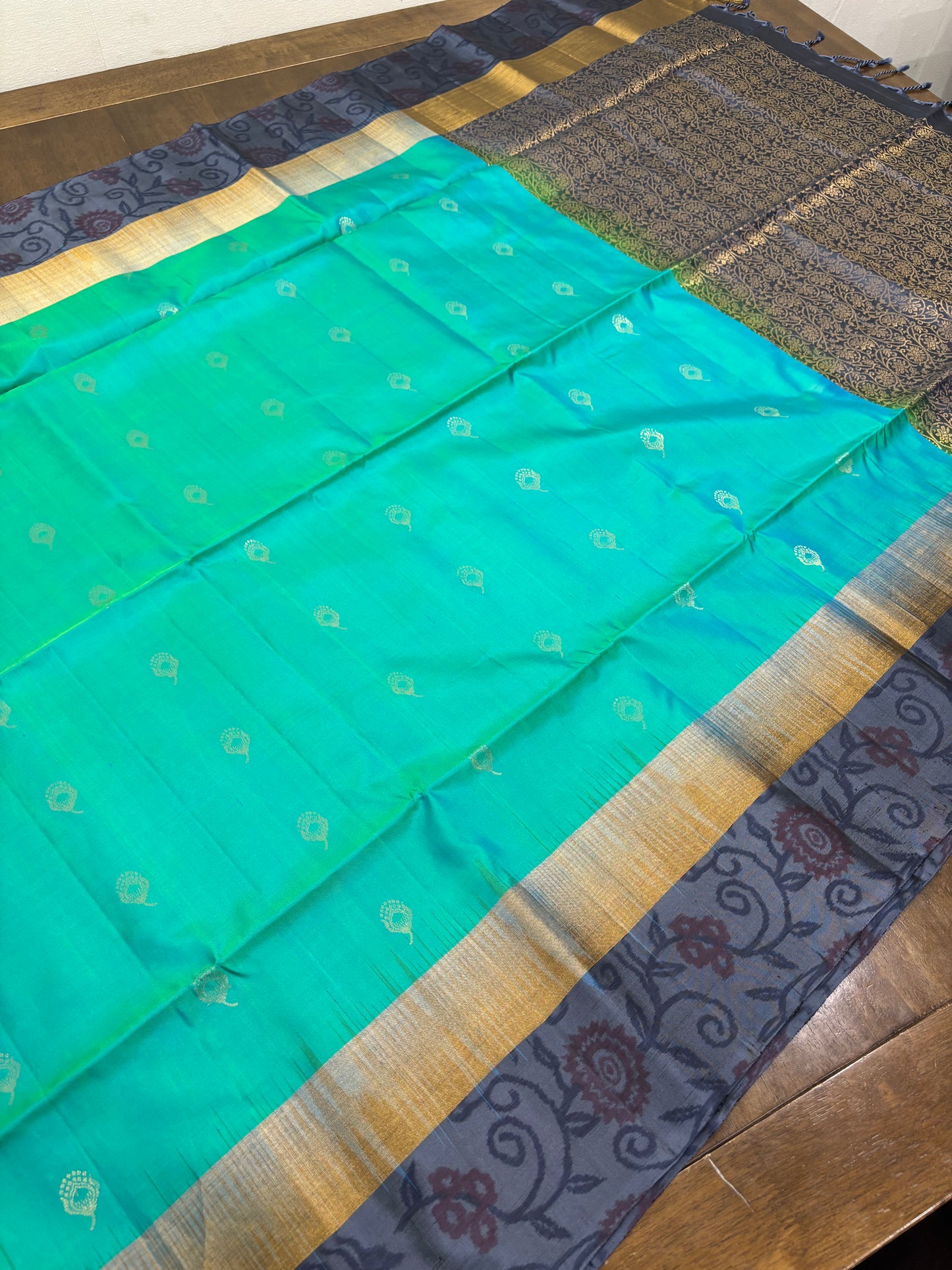 Elegant Tiffany Blue and Grey Kanchipuram Silk Saree - Handwoven Grandeur