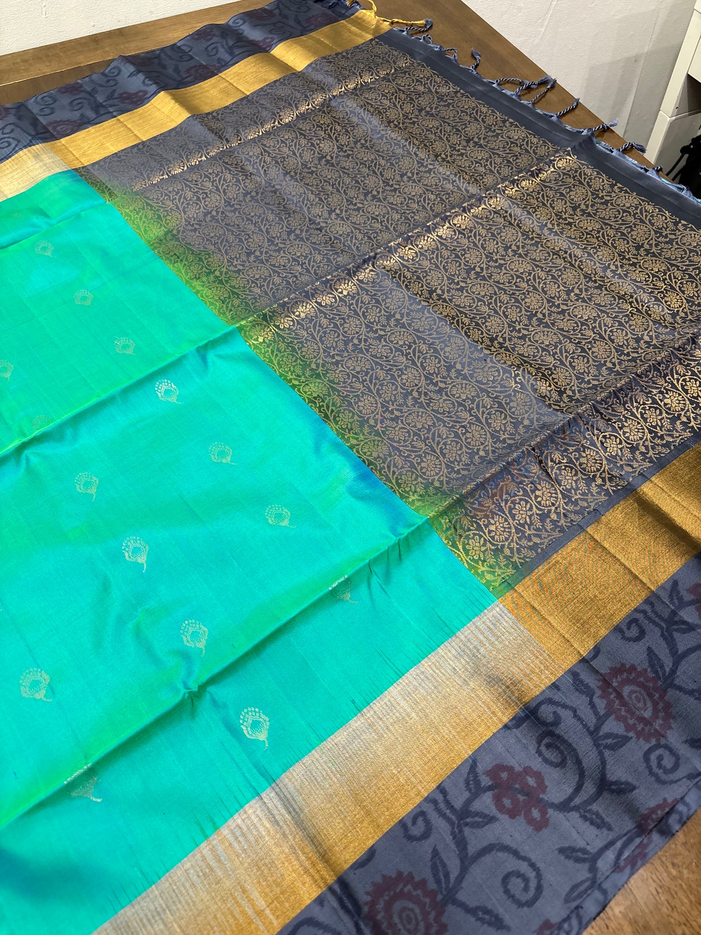 Elegant Tiffany Blue and Grey Kanchipuram Silk Saree - Handwoven Grandeur
