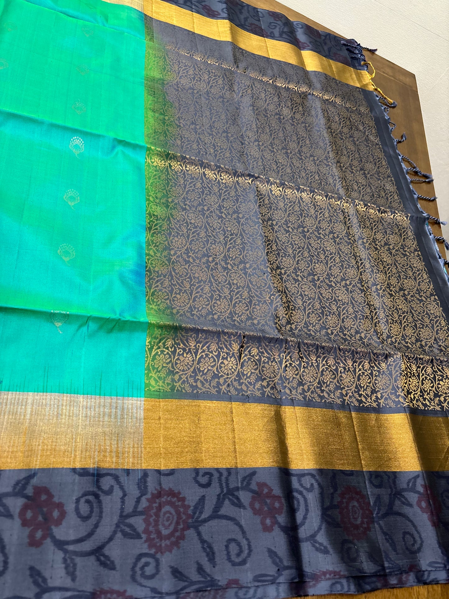 Elegant Tiffany Blue and Grey Kanchipuram Silk Saree - Handwoven Grandeur