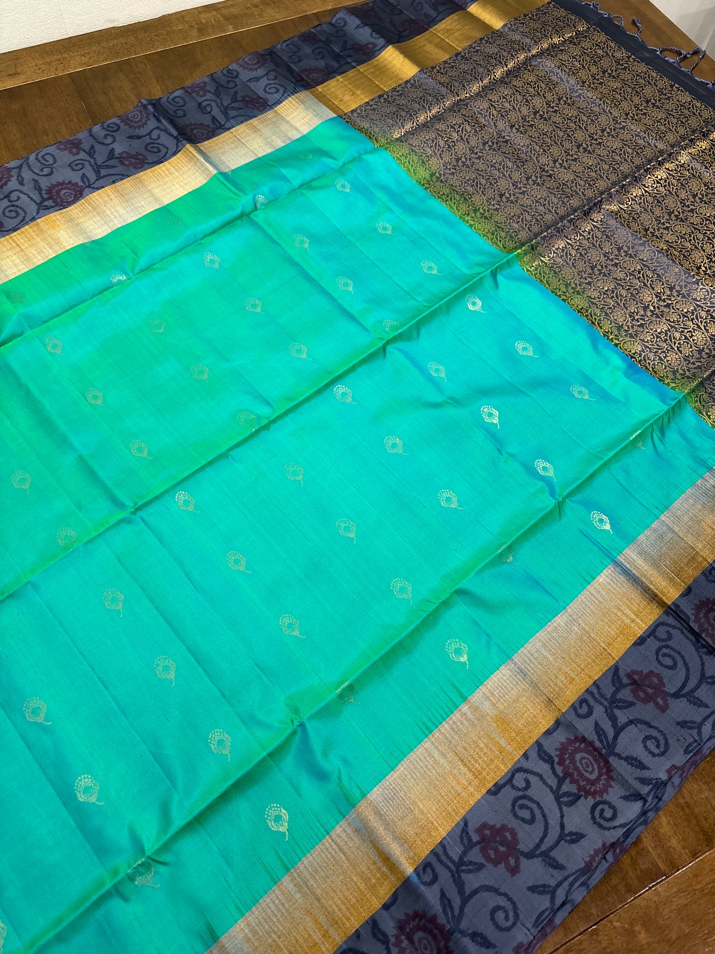 Elegant Tiffany Blue and Grey Kanchipuram Silk Saree - Handwoven Grandeur