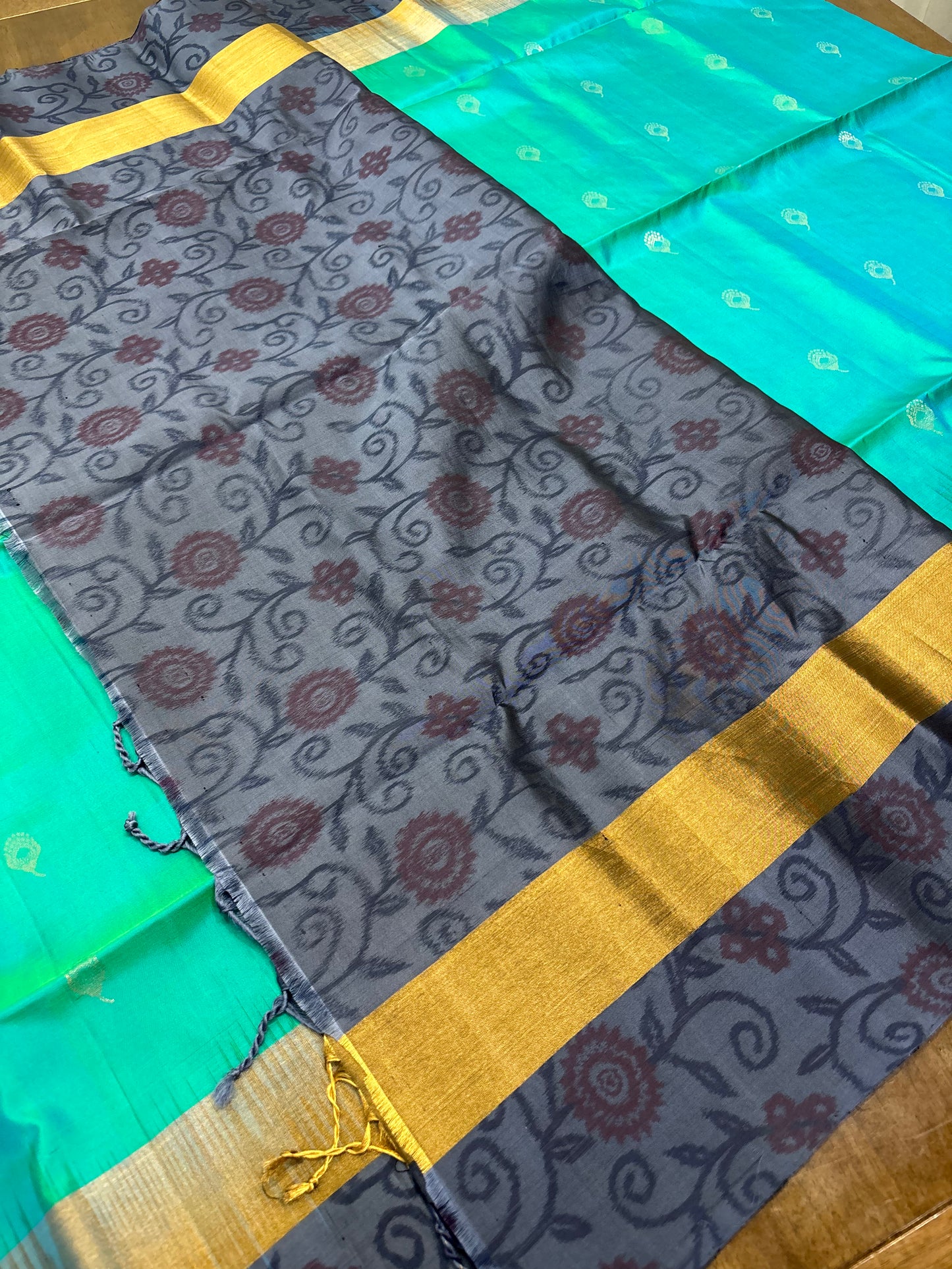 Elegant Tiffany Blue and Grey Kanchipuram Silk Saree - Handwoven Grandeur