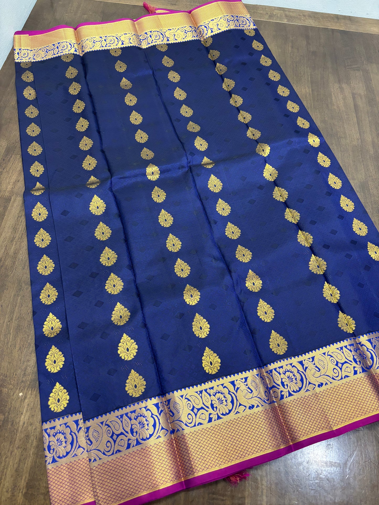 Dark Blue & Pink Kanchipuram Silk Saree with Elegant Zari Accents