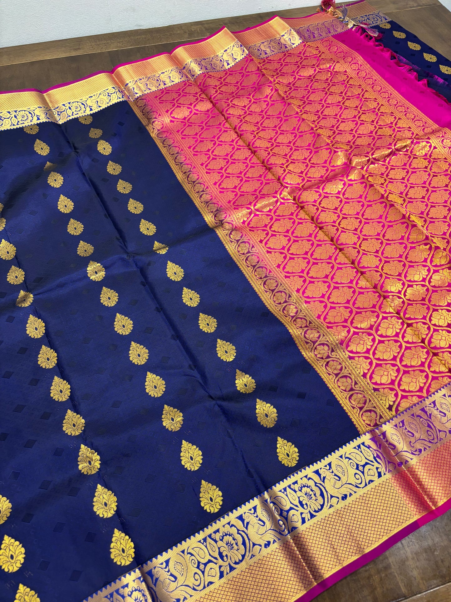 Dark Blue & Pink Kanchipuram Silk Saree with Elegant Zari Accents