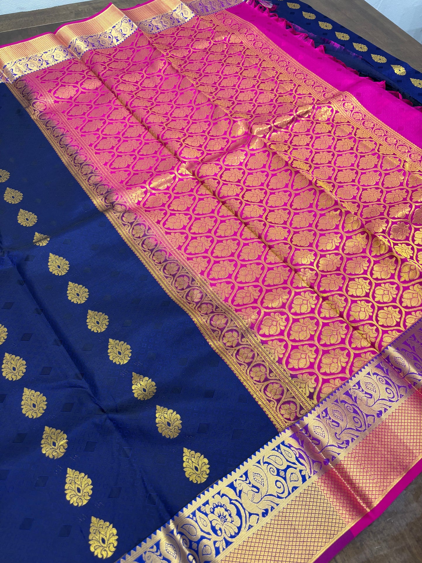 Dark Blue & Pink Kanchipuram Silk Saree with Elegant Zari Accents