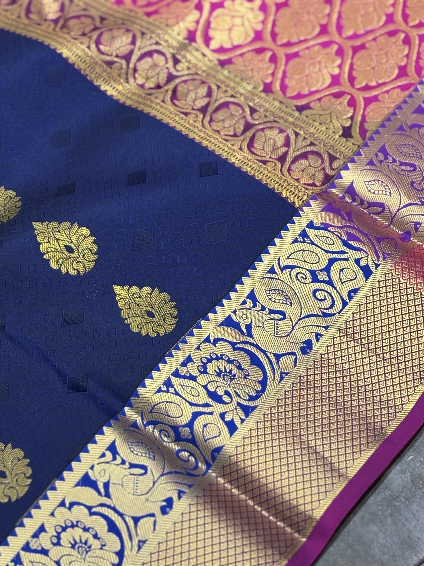 Dark Blue & Pink Kanchipuram Silk Saree with Elegant Zari Accents