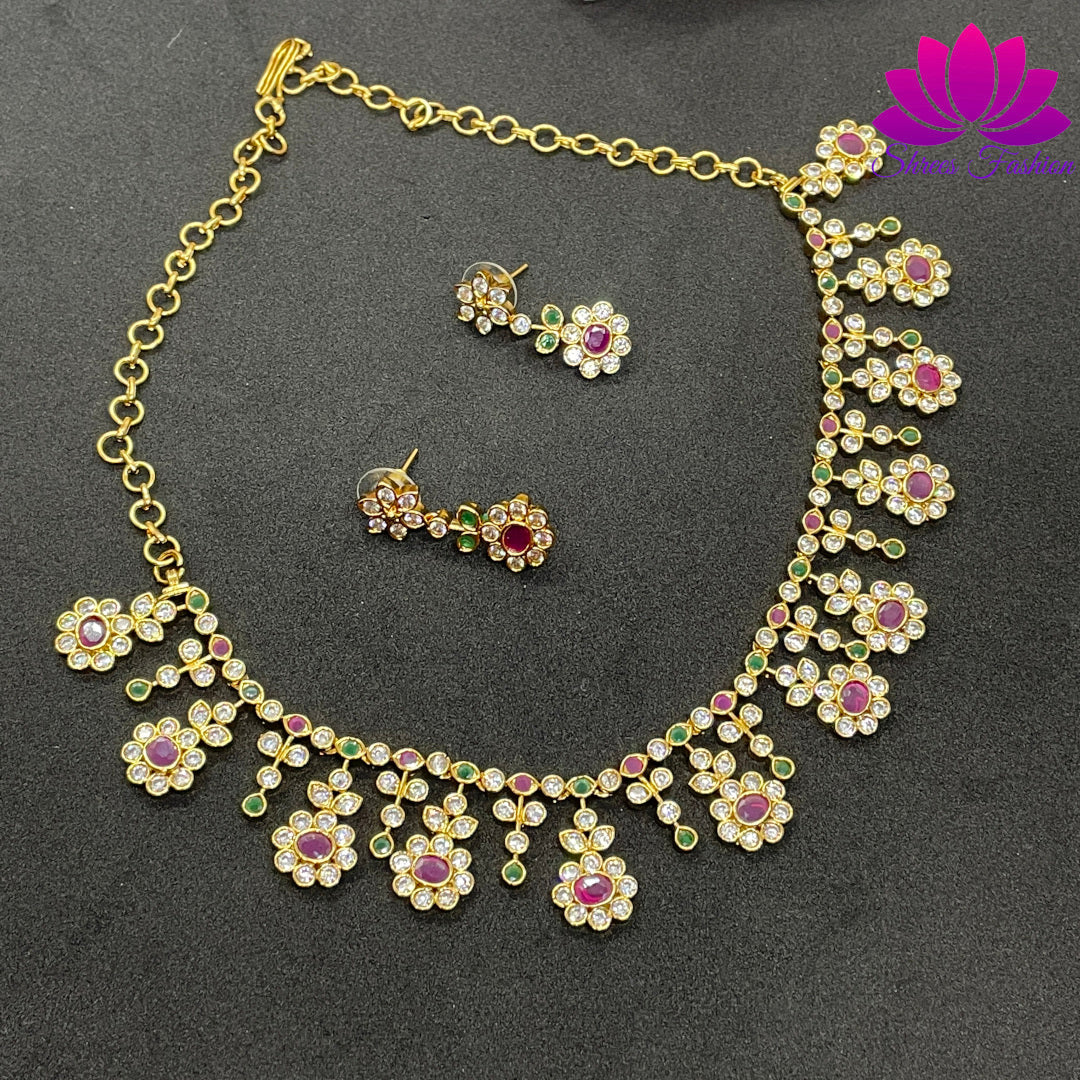 Flower sales design necklace